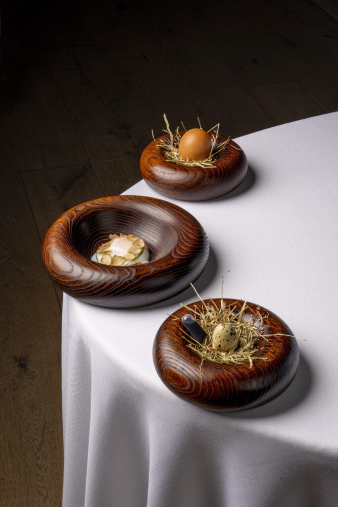 ÀBAC — Ostra al Fuego: Lo salvaje y lo refinado. Fuego vivo, producto noble.