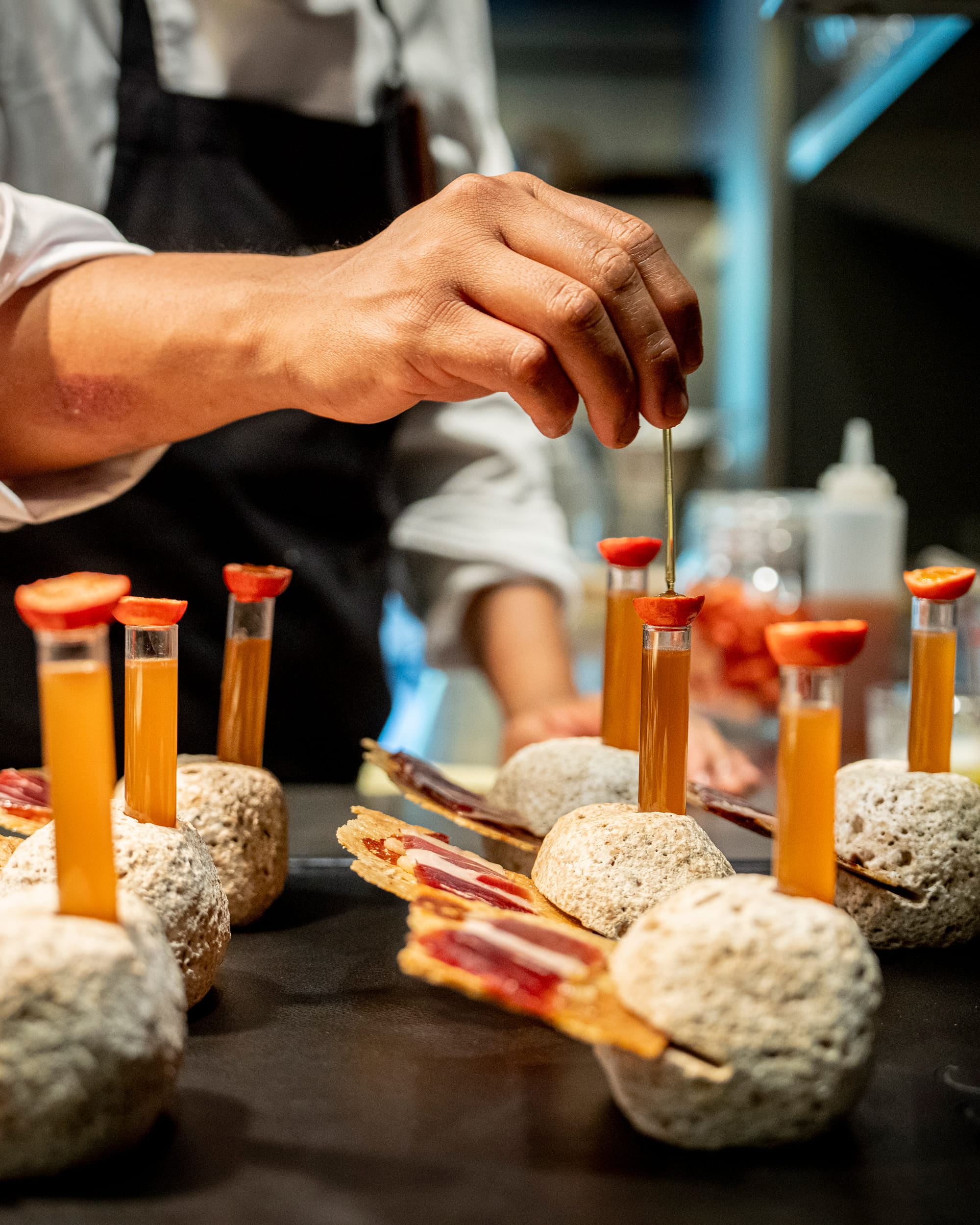 ÀBAC — La Cocina: Donde nace cada plato. Manos, fuego, disciplina.