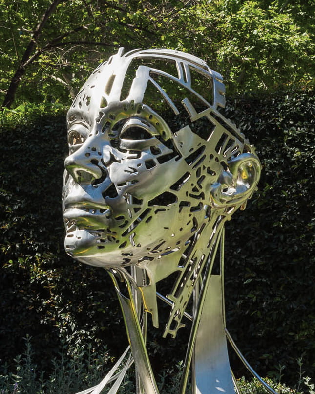 ÀBAC — El Jardín: Un oasis urbano escondido en la falda del Tibidabo.